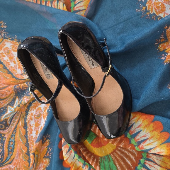 Womens Steve Madden Glossy Black High Heels W Strap Size 8M Leather Upper - Picture 2 of 9